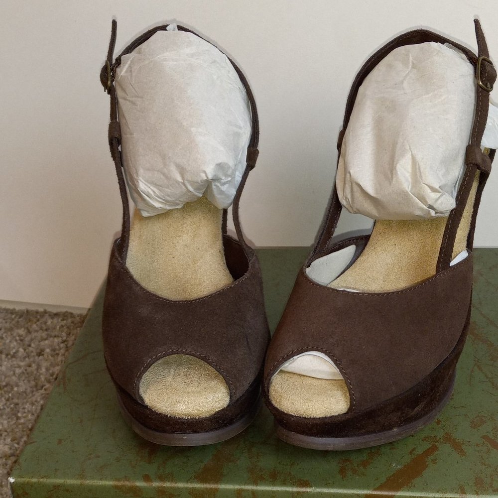 Dunes Elysia Brown Suede Shoe Size 8M